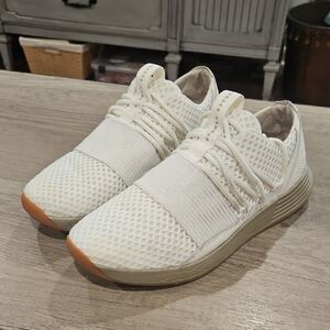 Under Armour UA Breathe Lace x NM

cream Sneakers size 9